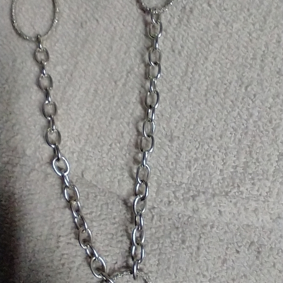 Long silvertone circles chain necklace - Picture 4 of 5